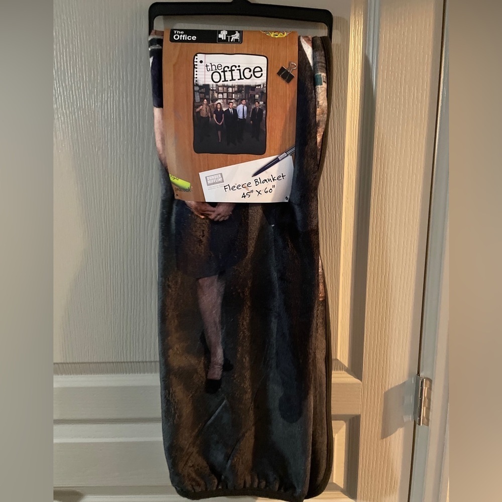 The Office Dunder Mifflin Cast Fleece Throw Blanket 45x60 Inches New.